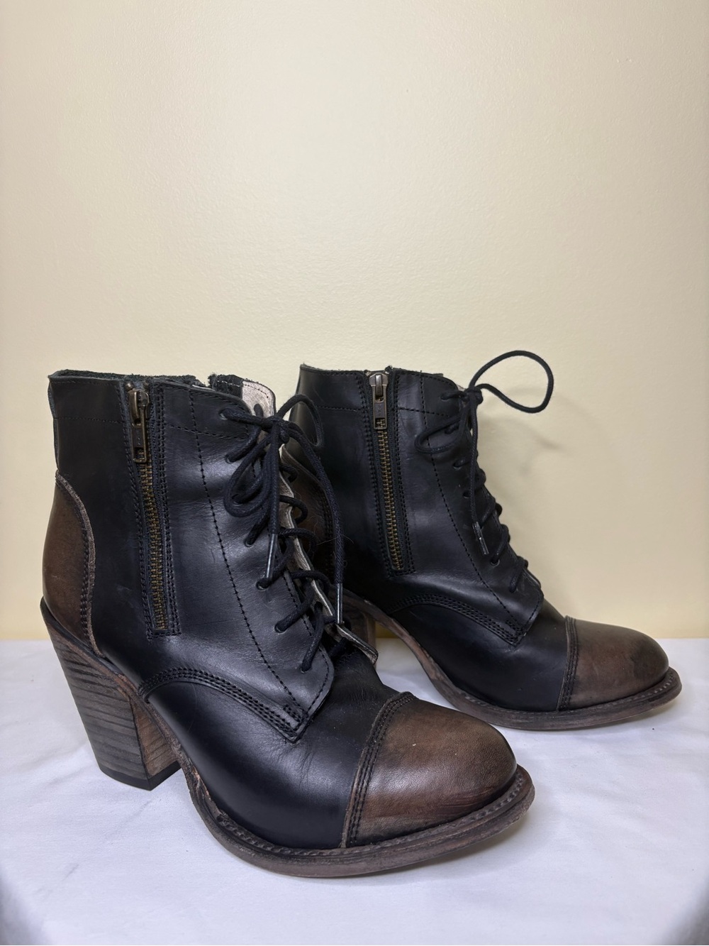 Freebird by Steven Black and Brown Two-Tone Lace-Up Heel Boots Size 8
